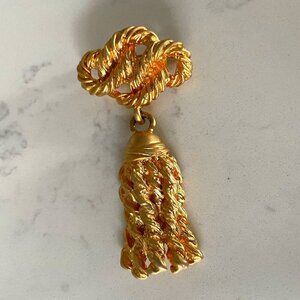 Vintage 80's Gold Tone Military Inspired Metal Knot & Tassel Brooch Sz OS